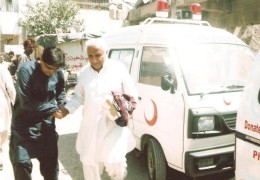 01_Dr_Muneer_recieving_Chief_Guest